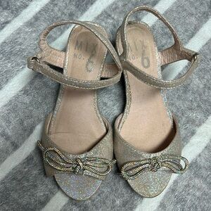 Girls mix no. 6 heel with rhinestone bow detail